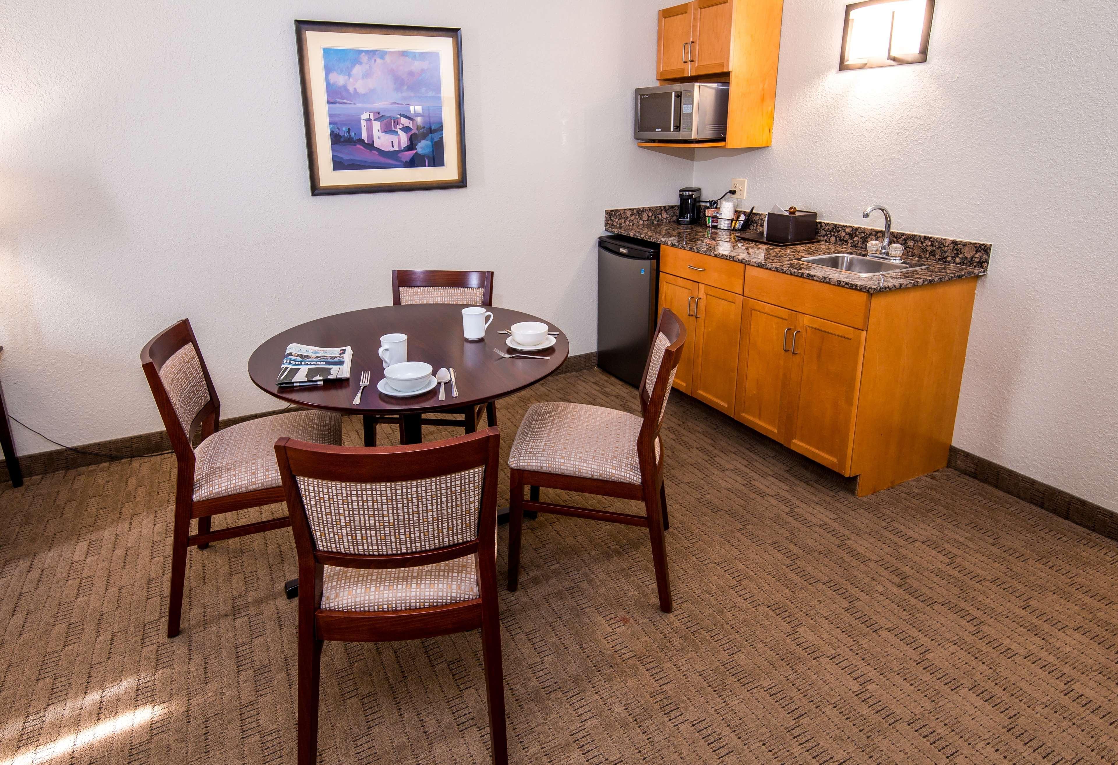 Best Western Plus Pembina Inn & Suites Winnipeg Exterior foto