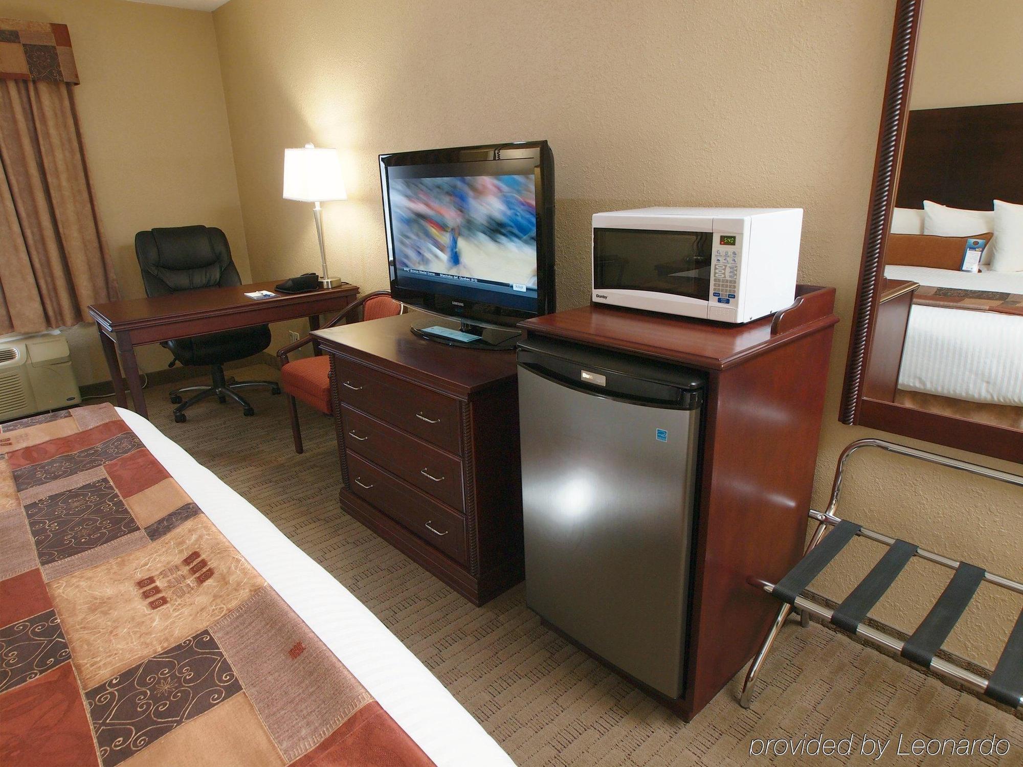 Best Western Plus Pembina Inn & Suites Winnipeg Exterior foto